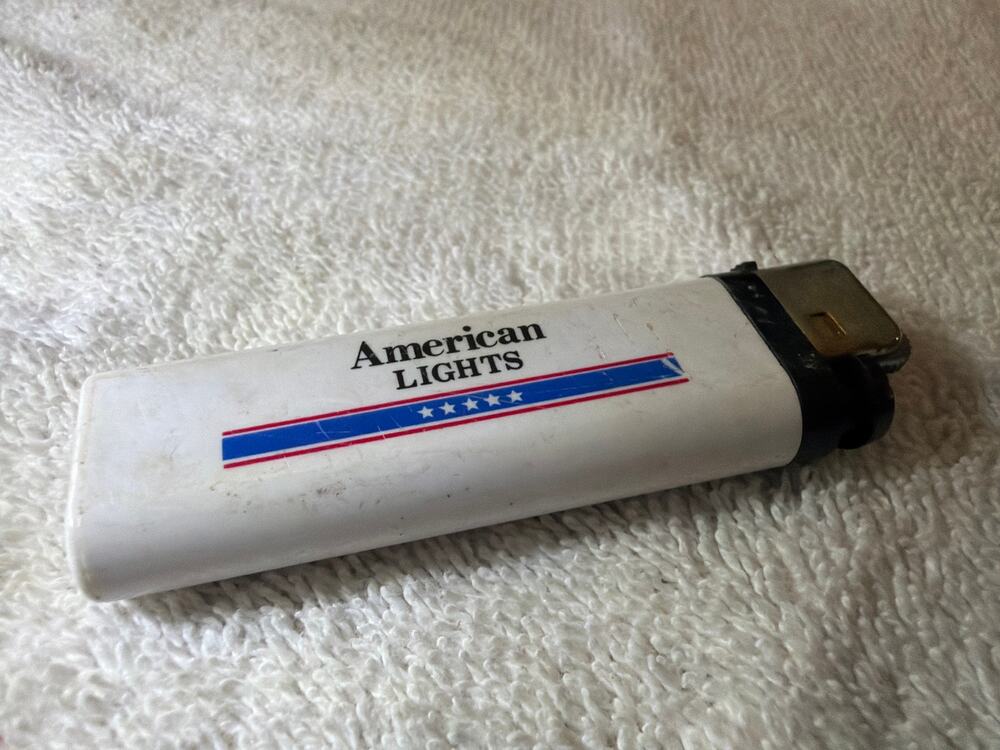 Vintage American Lights Cigarette Advertising Lighter TOKAI Royal Tobacciana
